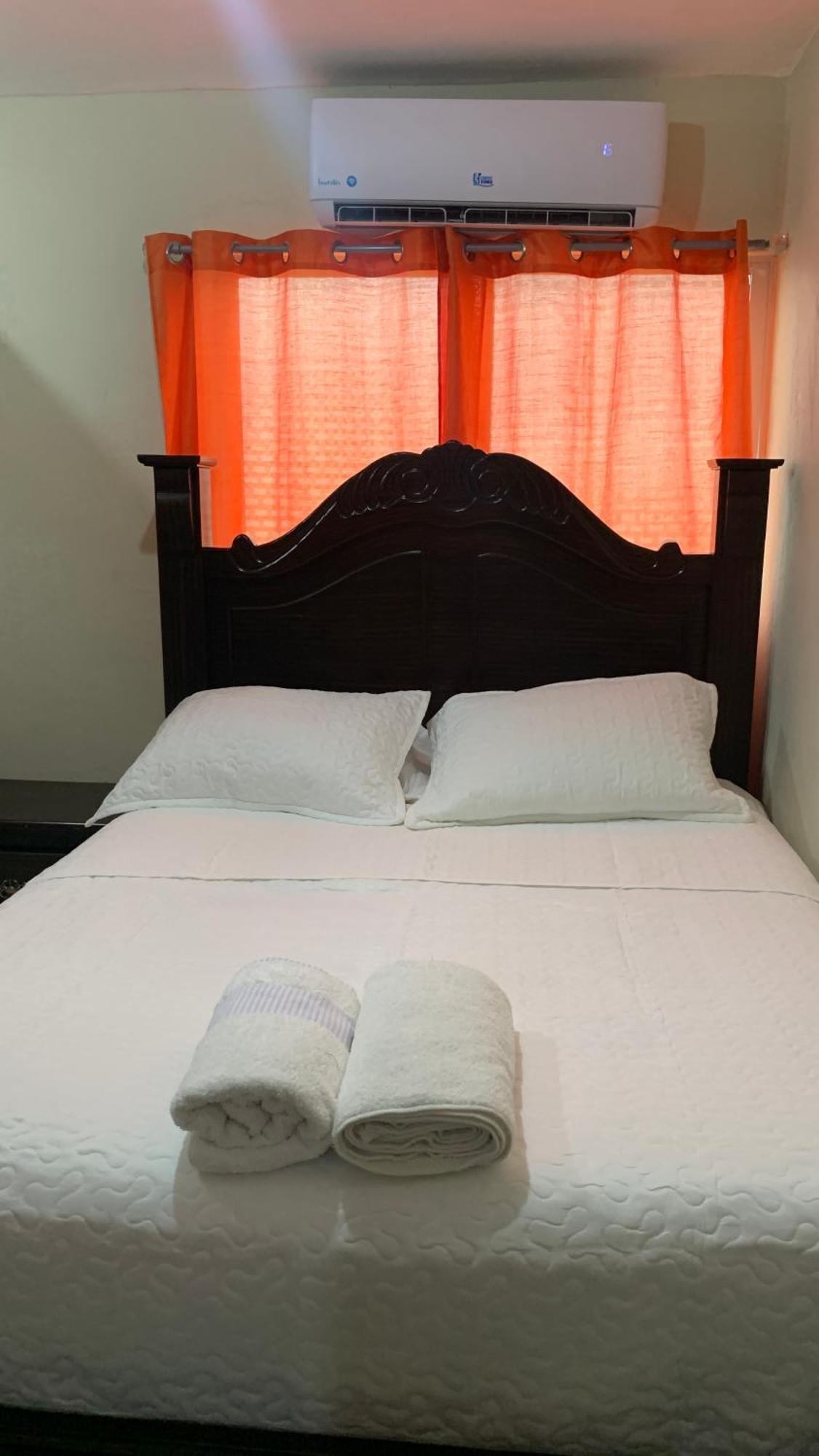 El Higo Apartahotel Dona Reyna Alojamientos En Santo Domingo A 5 Min De Aeropuerto Internacional Las Americas المظهر الخارجي الصورة