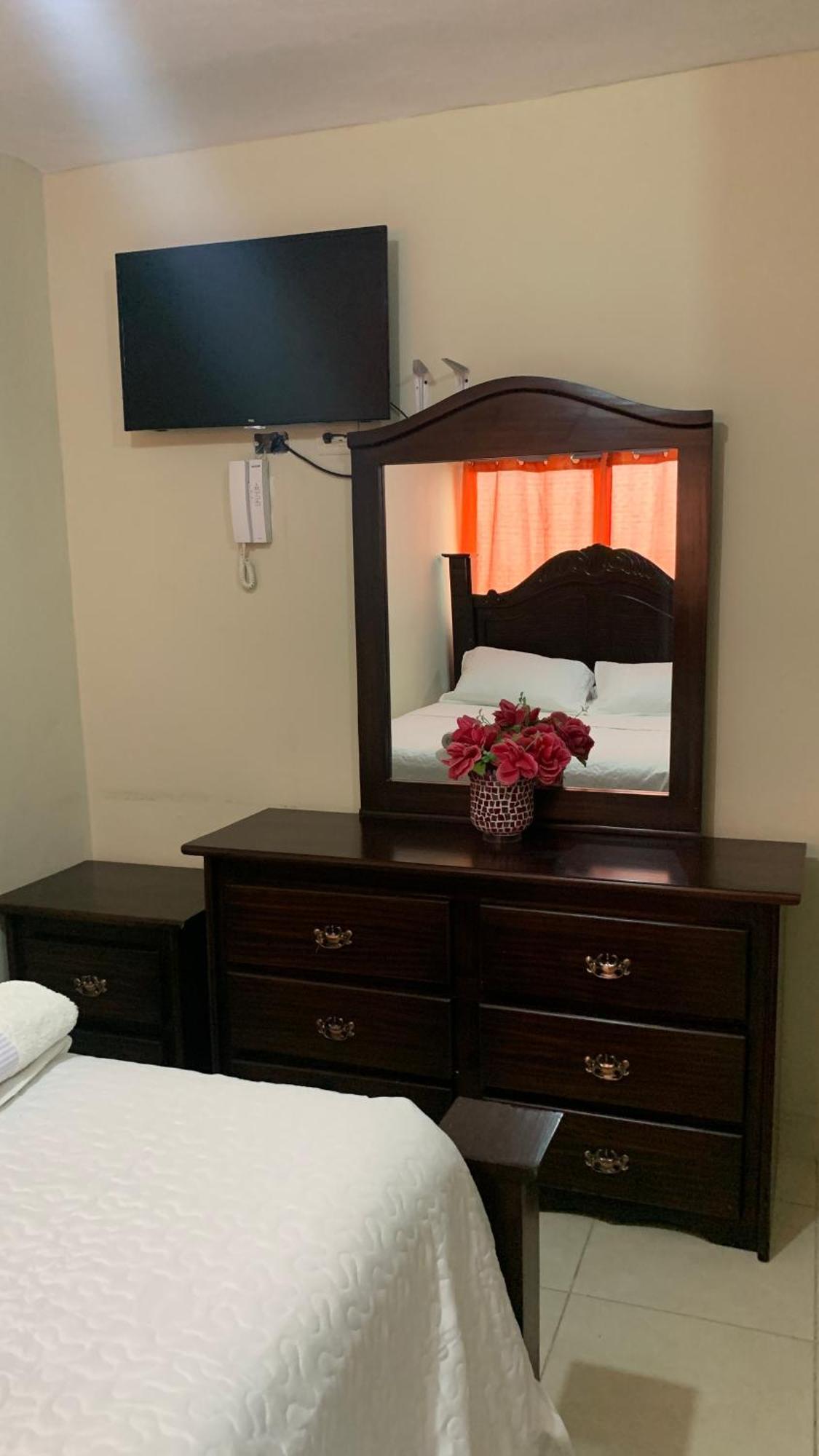 El Higo Apartahotel Dona Reyna Alojamientos En Santo Domingo A 5 Min De Aeropuerto Internacional Las Americas المظهر الخارجي الصورة